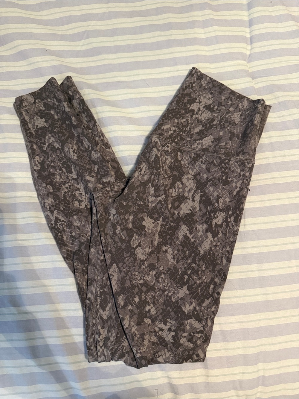 Lululemon purple snake align leggings